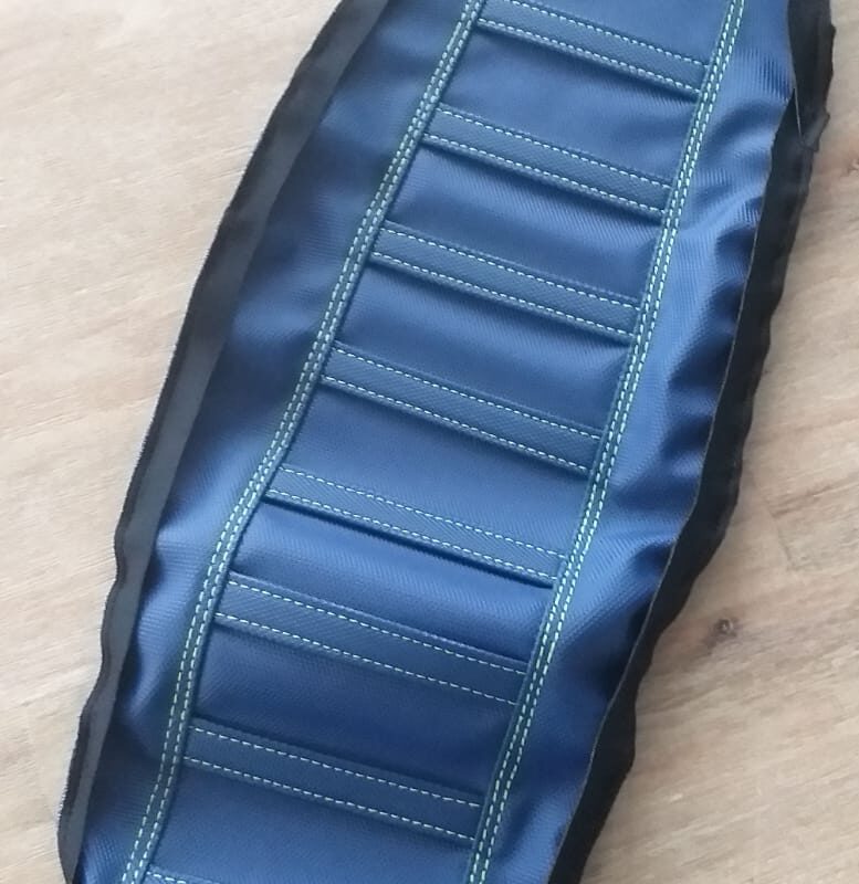 Husky 2018 darkblue fluor stitching with fluor labels