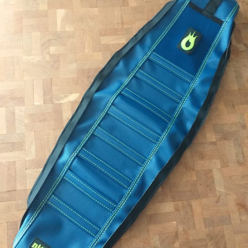 Husky 2018 with pocket Huskyblue with Flour yellow stitching.